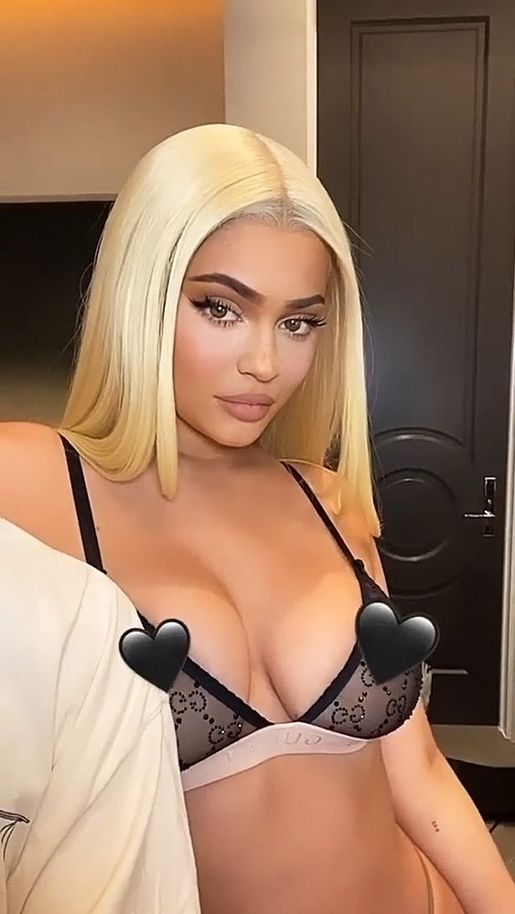 Kylie Jenner Nude &amp; Sexy (183 Photos + Leaked PORN With Travis Scott &amp; 2021 News)