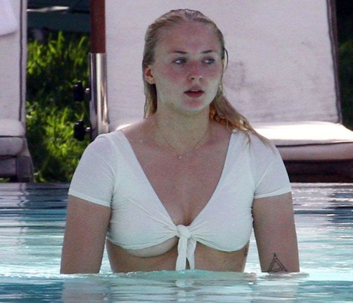 Sophie Turner Nude &amp; Sexy – Part 1 (234 Photos + Porn Video Leaked Online) [2021]