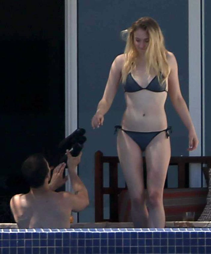 Sophie Turner Nude &amp; Sexy – Part 1 (234 Photos + Porn Video Leaked Online) [2021]