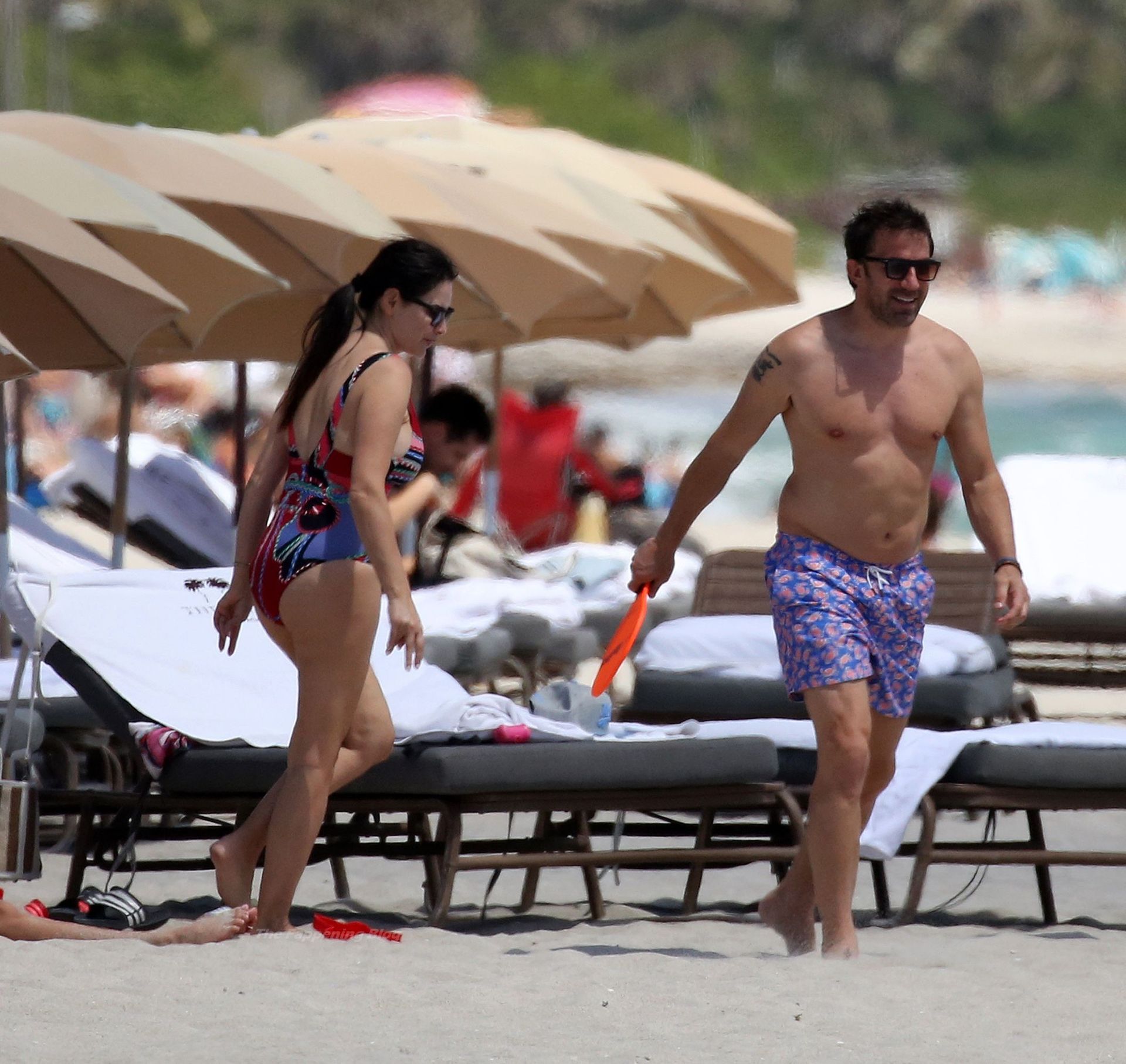 Alessandro Del Piero & Sonia Amoruso Have Fun on the Beach in Miami (42...