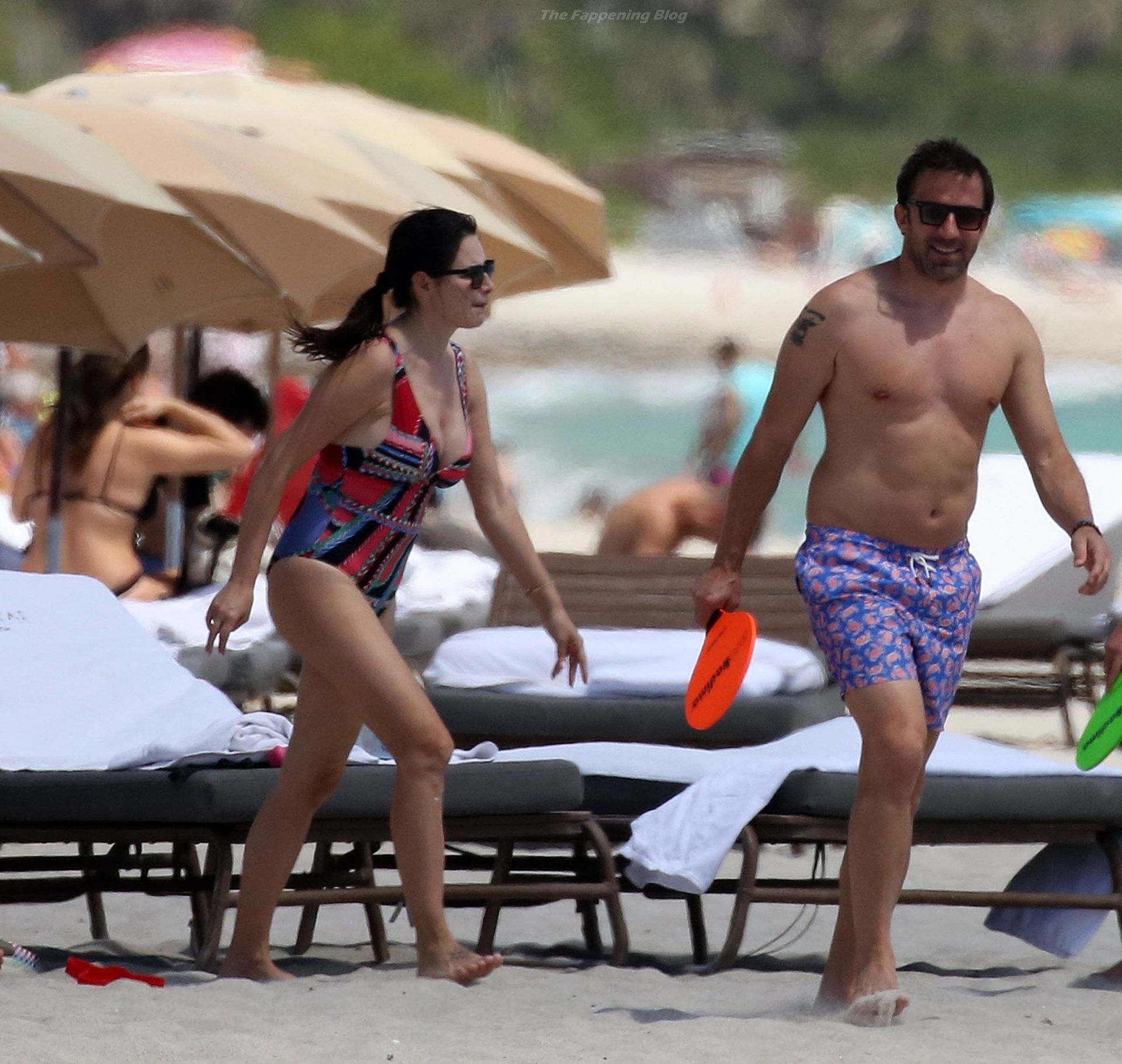 Alessandro Del Piero & Sonia Amoruso Have Fun on the Beach in Miami (42...