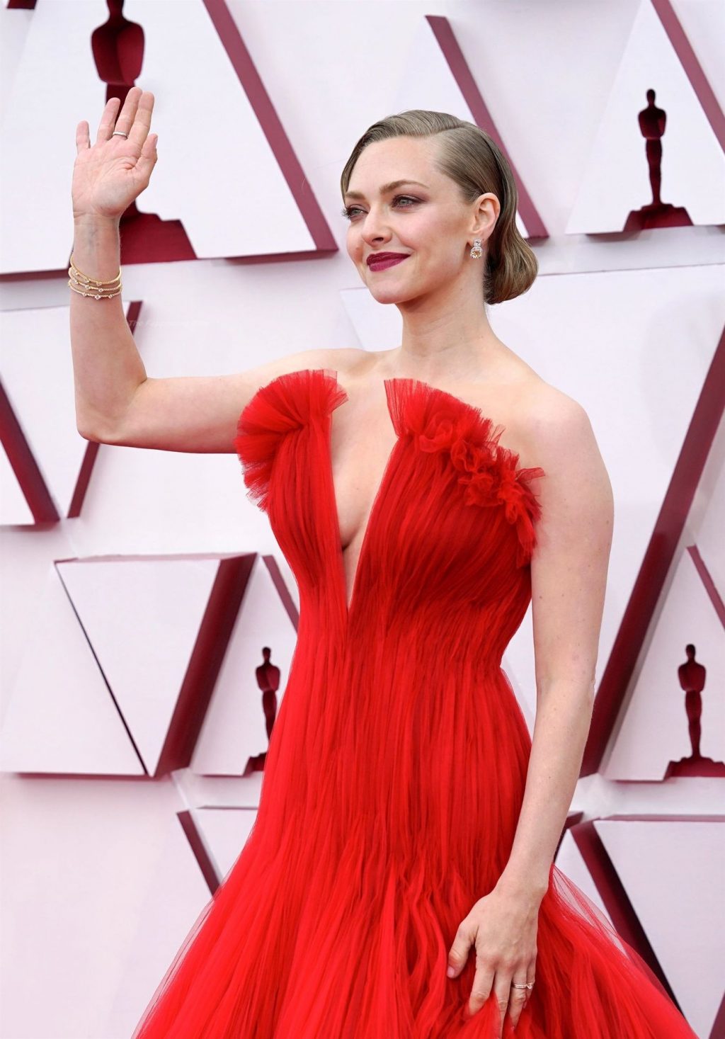 Amanda Seyfried Flaunts Her Tits on the Red Carpet of The 93rd Academy Awards (52 Photos)