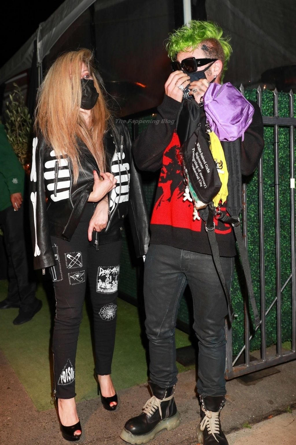 Avril Lavigne &amp; Mod Sun Finish Dinner at Giorgio Baldi (49 Photos)