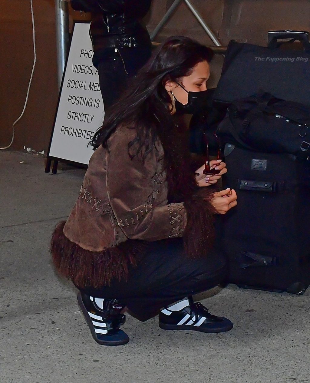 Bella Hadid Makes Friends with NYPD Puppy While Waiting For Rapid COVID Test Result in NYC (61 Photos)