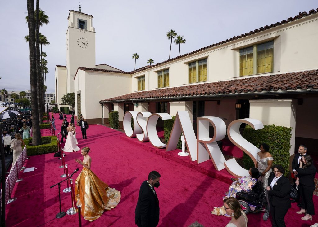 Carey Mulligan Shines in a Beautiful Golden Dress at the 93rd Academy Awards (53 Photos)