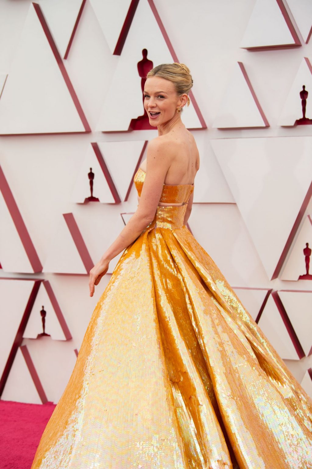 Carey Mulligan Shines in a Beautiful Golden Dress at the 93rd Academy Awards (53 Photos)