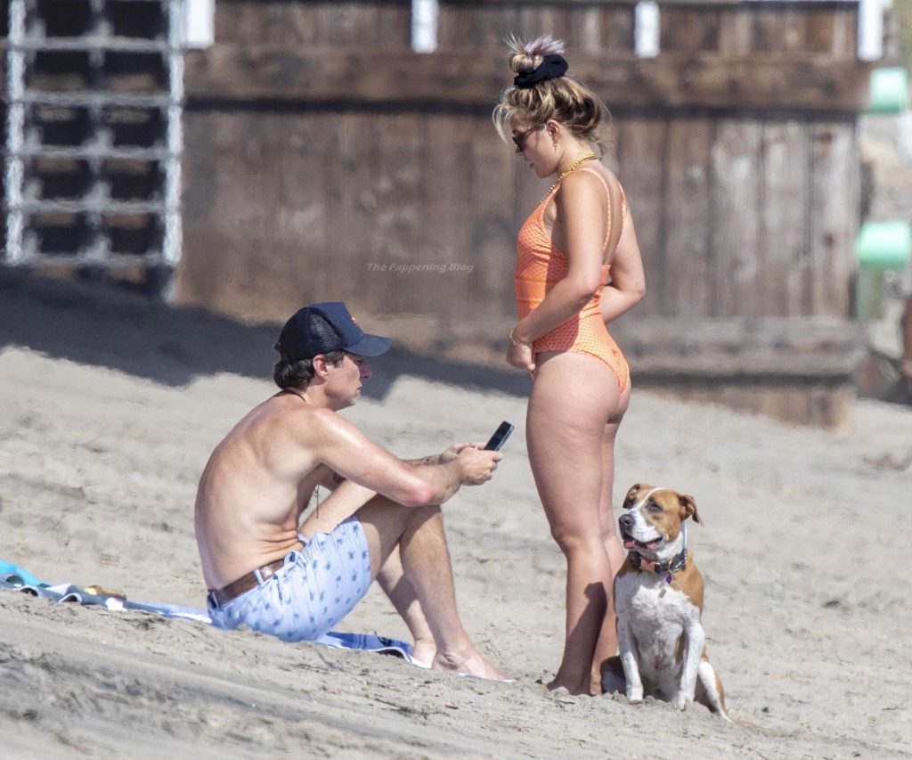 Zach Braff &amp; Florence Pugh Hit the Beach in Malibu (53 Photos)