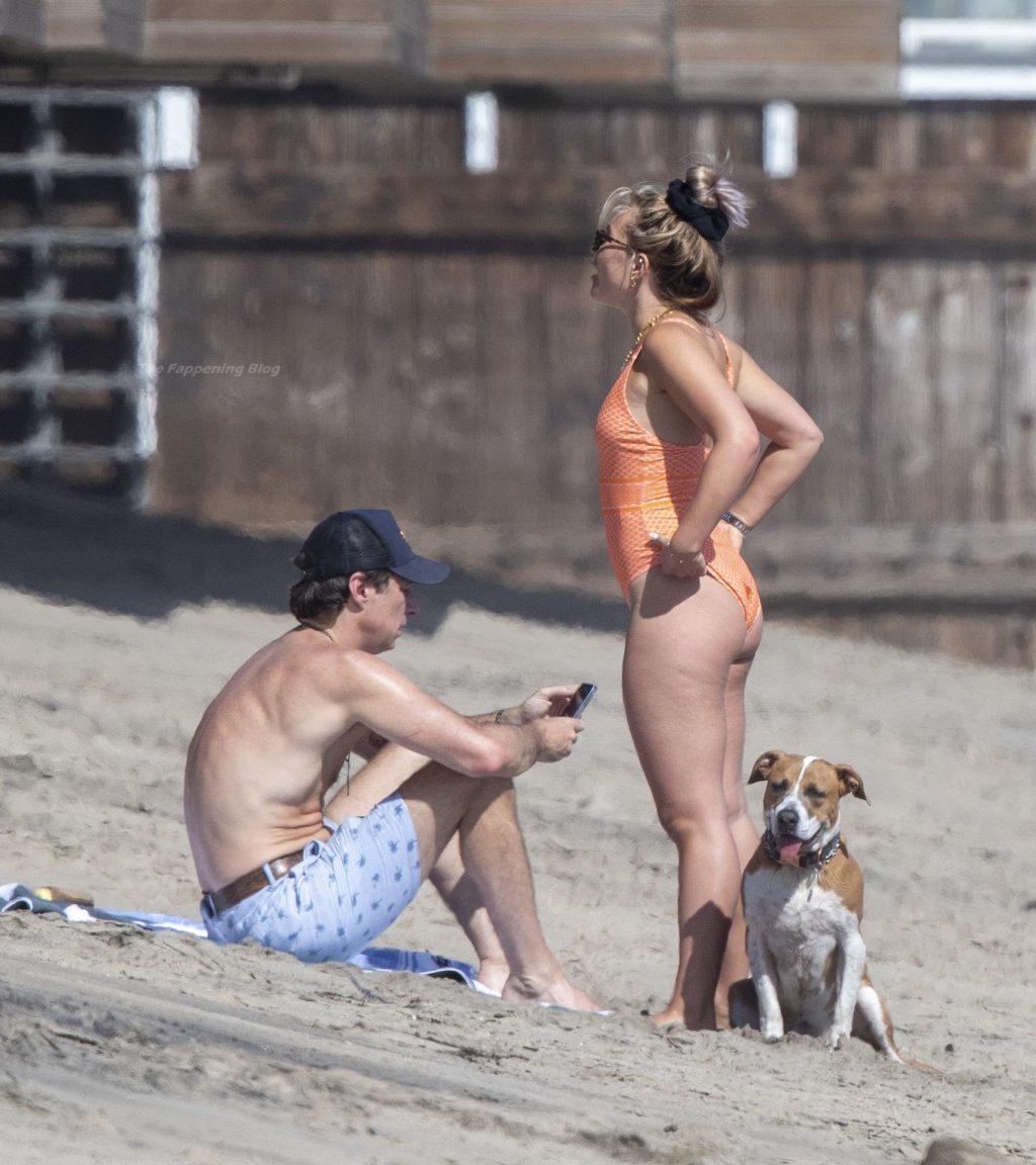 Zach Braff &amp; Florence Pugh Hit the Beach in Malibu (53 Photos)