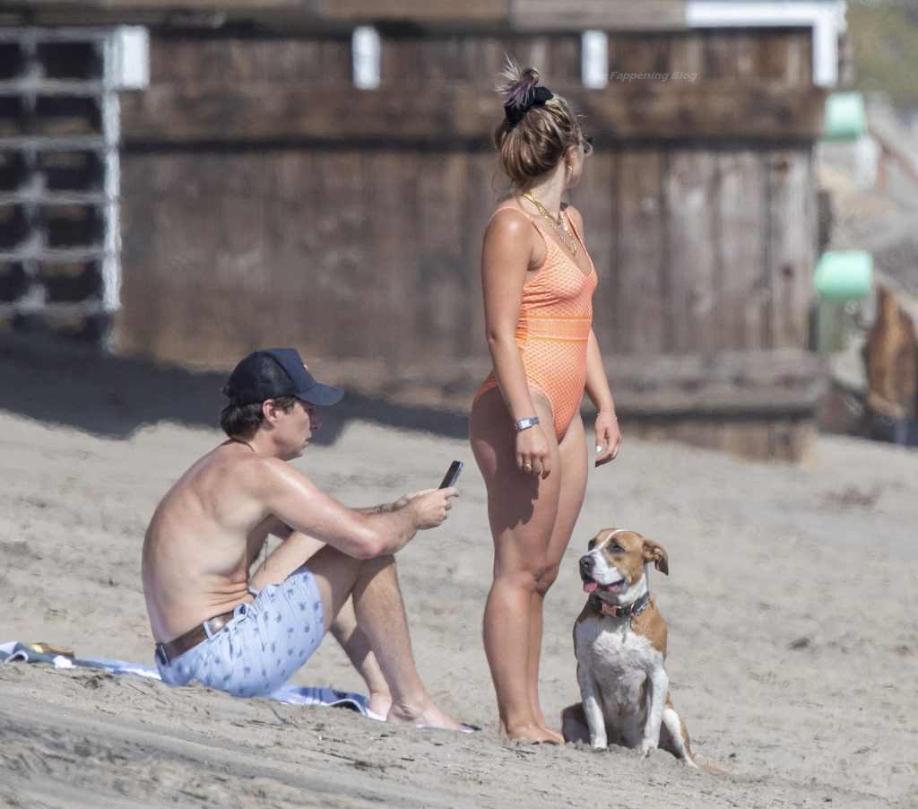 Zach Braff &amp; Florence Pugh Hit the Beach in Malibu (53 Photos)