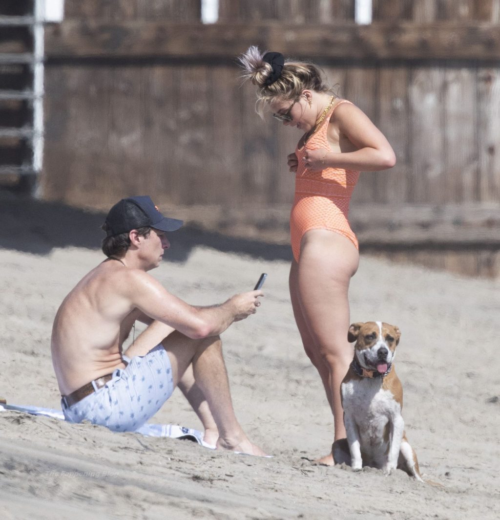 Zach Braff &amp; Florence Pugh Hit the Beach in Malibu (53 Photos)