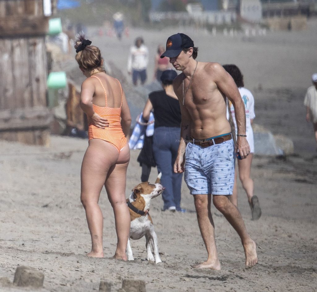 Zach Braff &amp; Florence Pugh Hit the Beach in Malibu (53 Photos)