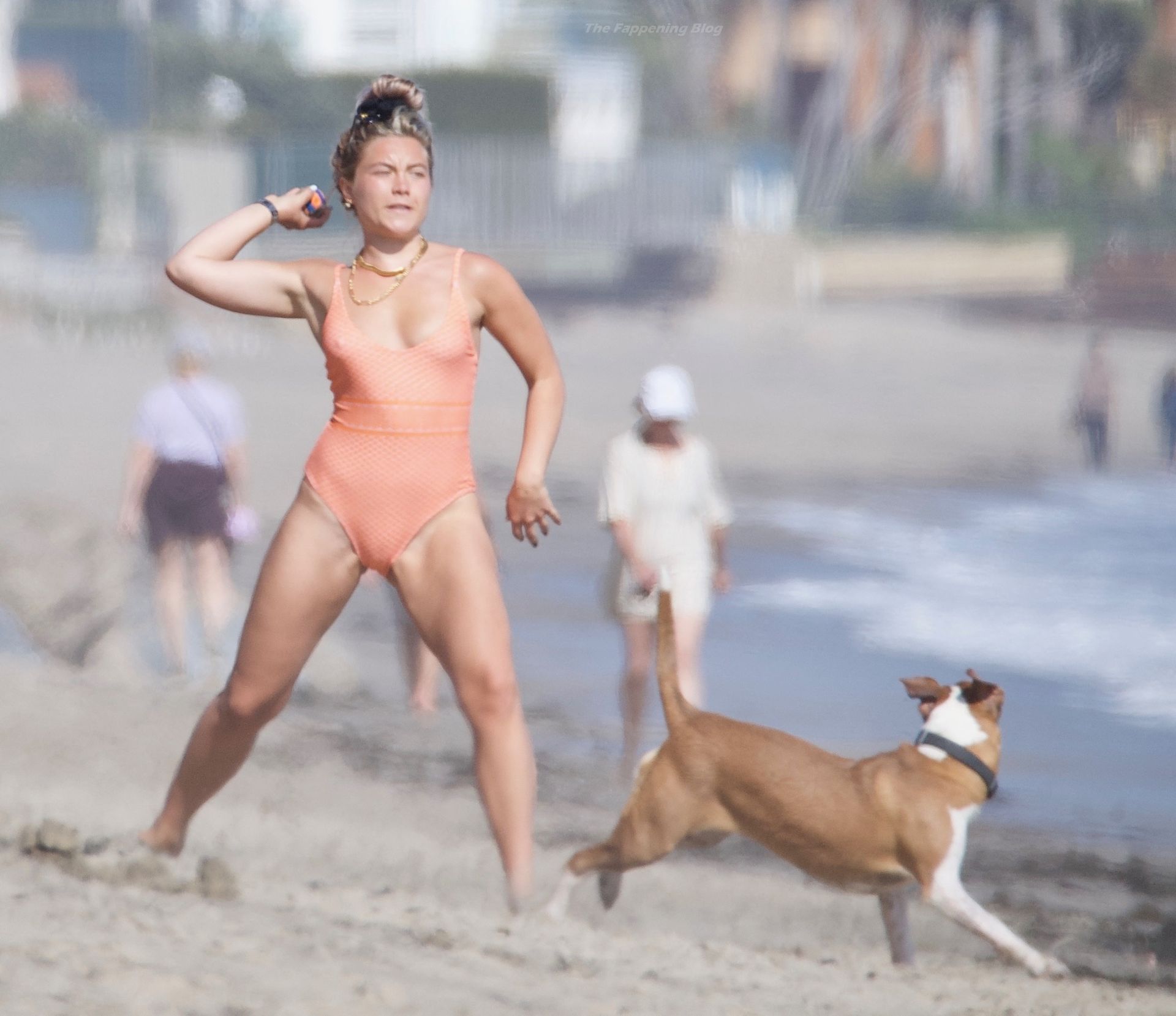 Zach Braff & Florence Pugh Hit the Beach in Malibu (53 Photos) .