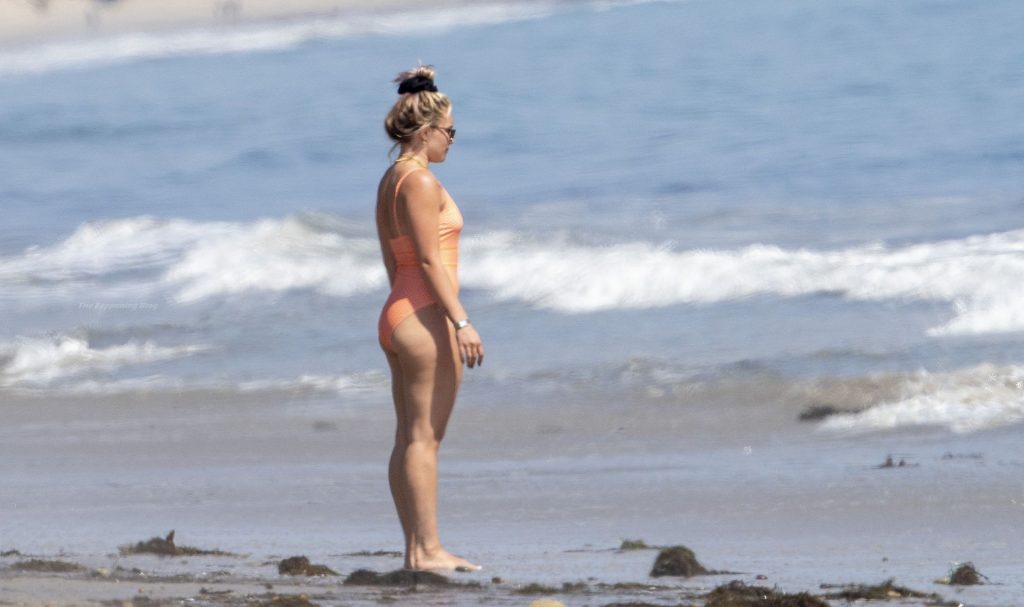 Zach Braff &amp; Florence Pugh Hit the Beach in Malibu (53 Photos)