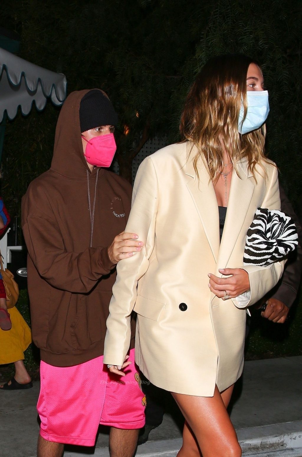 Leggy Hailey Bieber Finish Dinner with Her Husband at San Vicente Bungalows (30 Photos)