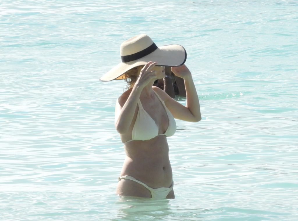 Heather Graham Flaunts Her Curves While Enjoying the Beach (43 Photos)
