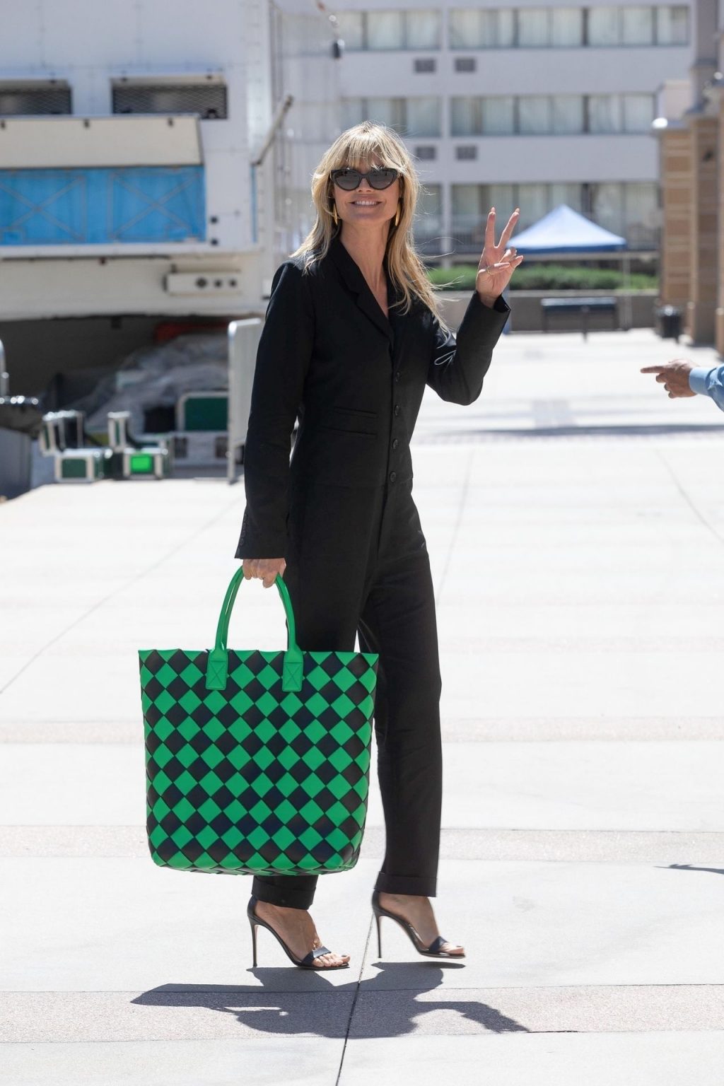 Heidi Klum Arrives to AGT Taping (7 Photos)