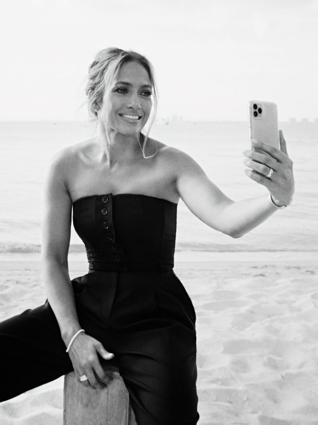 Jennifer Lopez Sexy – InStyle Magazine (14 Photos)