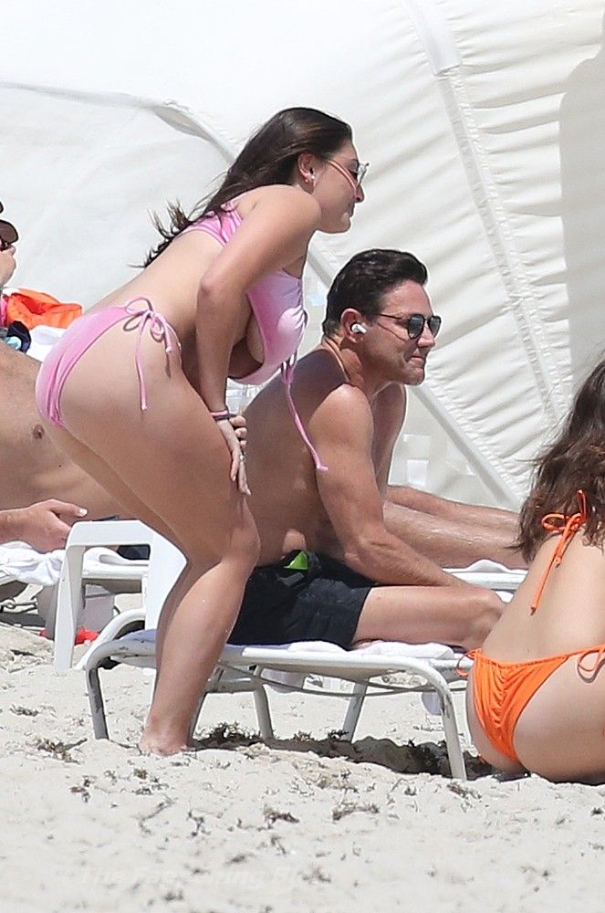 Jordan Belfort Relaxes on the Beach on Easter Sunday in Miami (20 Photos)