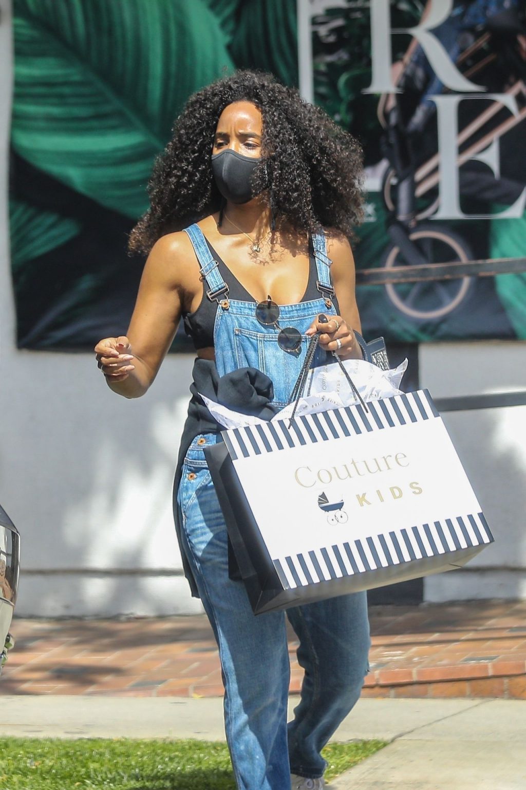 Busty Kelly Rowland Shops at Couture Kids in WeHo (36 Photos)