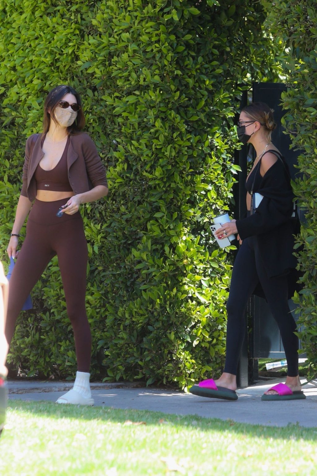 Kendall Jenner &amp; Hailey Bieber Put Their Taut Abs on Display (142 Photos)