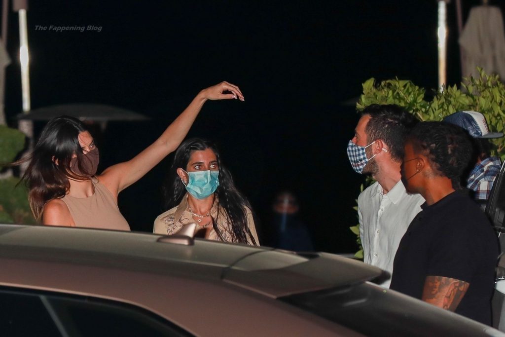 Kendall Jenner Arrives For Dinner at Nobu Restaurant in Malibu (41 Photos)