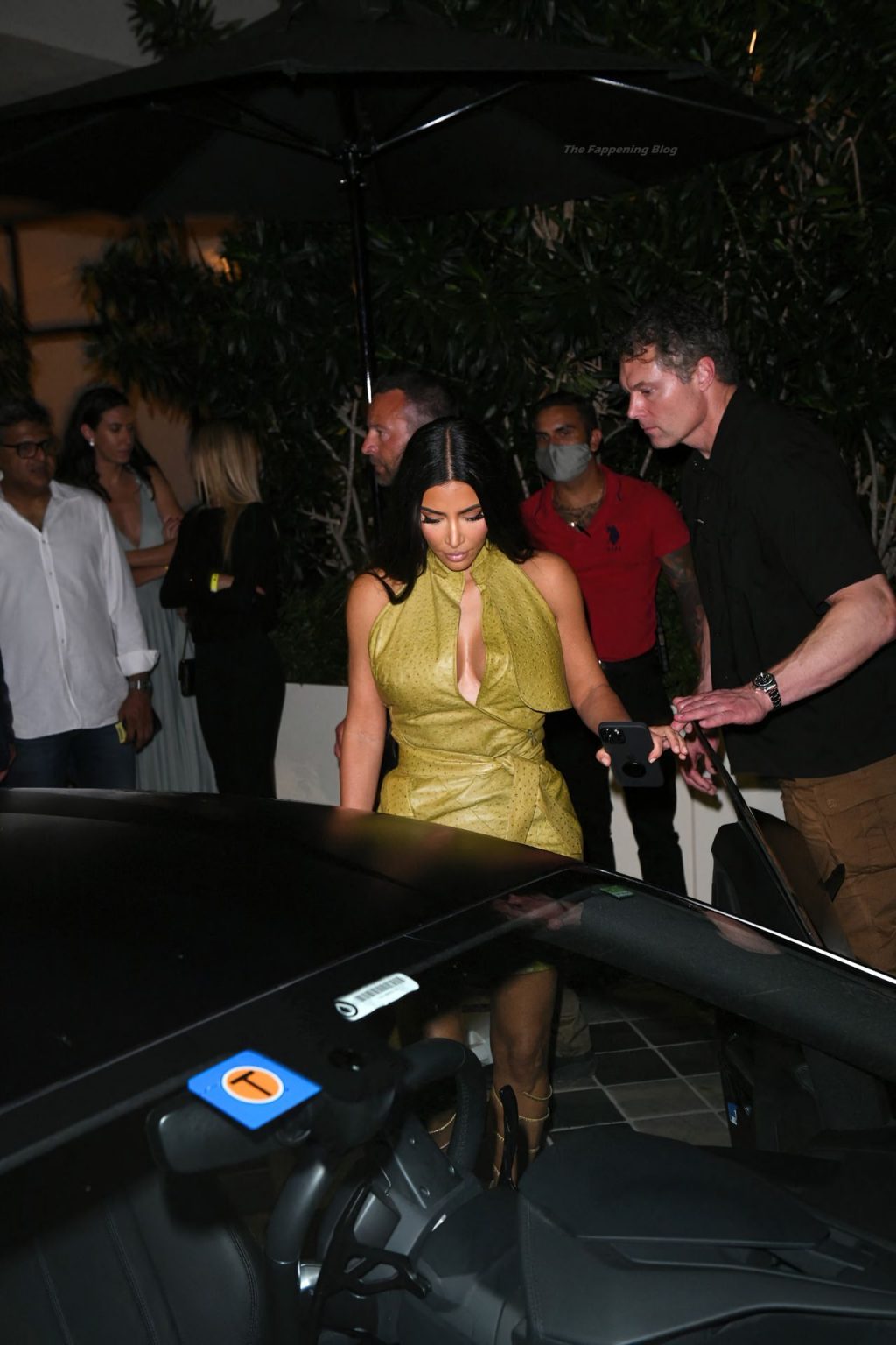 Kim Kardashian is All Smiles As She Parties with Friends in Miami (73 Photos)