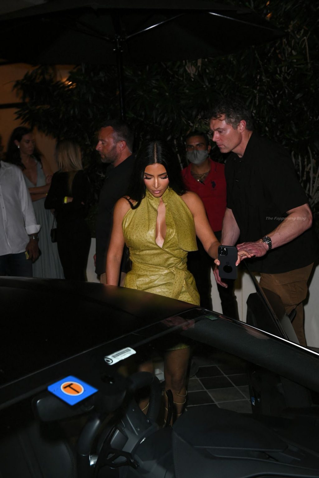 Kim Kardashian is All Smiles As She Parties with Friends in Miami (73 Photos)