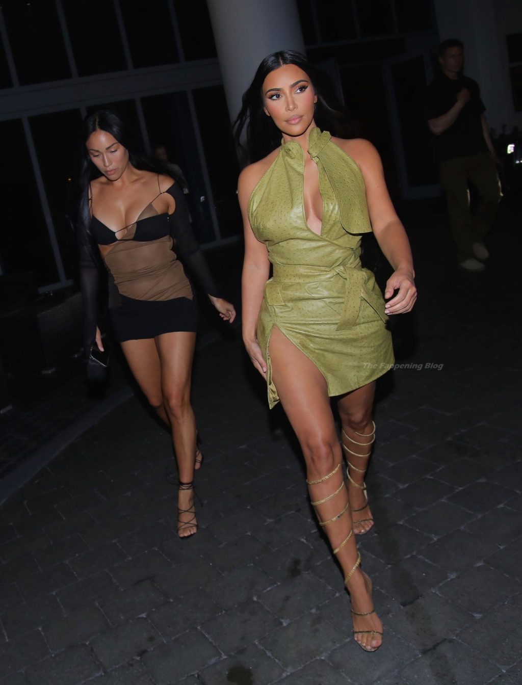 Kim Kardashian is All Smiles As She Parties with Friends in Miami (73 Photos)