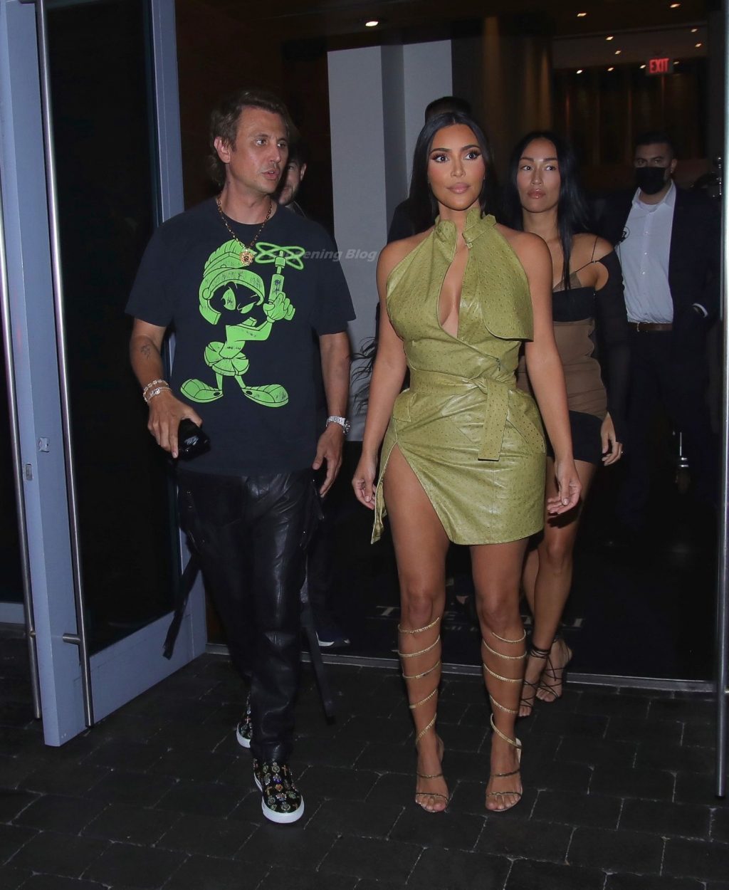 Kim Kardashian is All Smiles As She Parties with Friends in Miami (73 Photos)