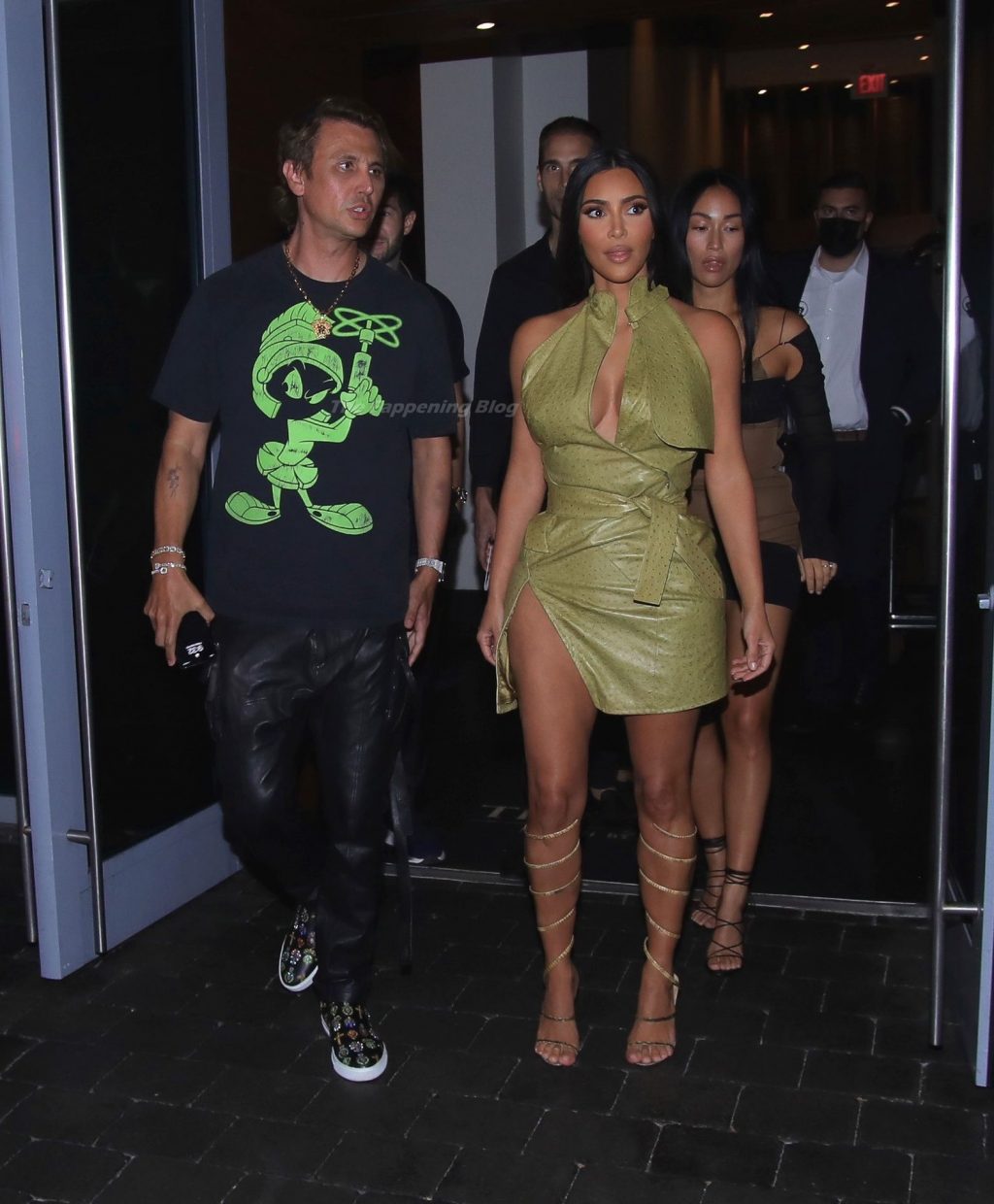 Kim Kardashian is All Smiles As She Parties with Friends in Miami (73 Photos)