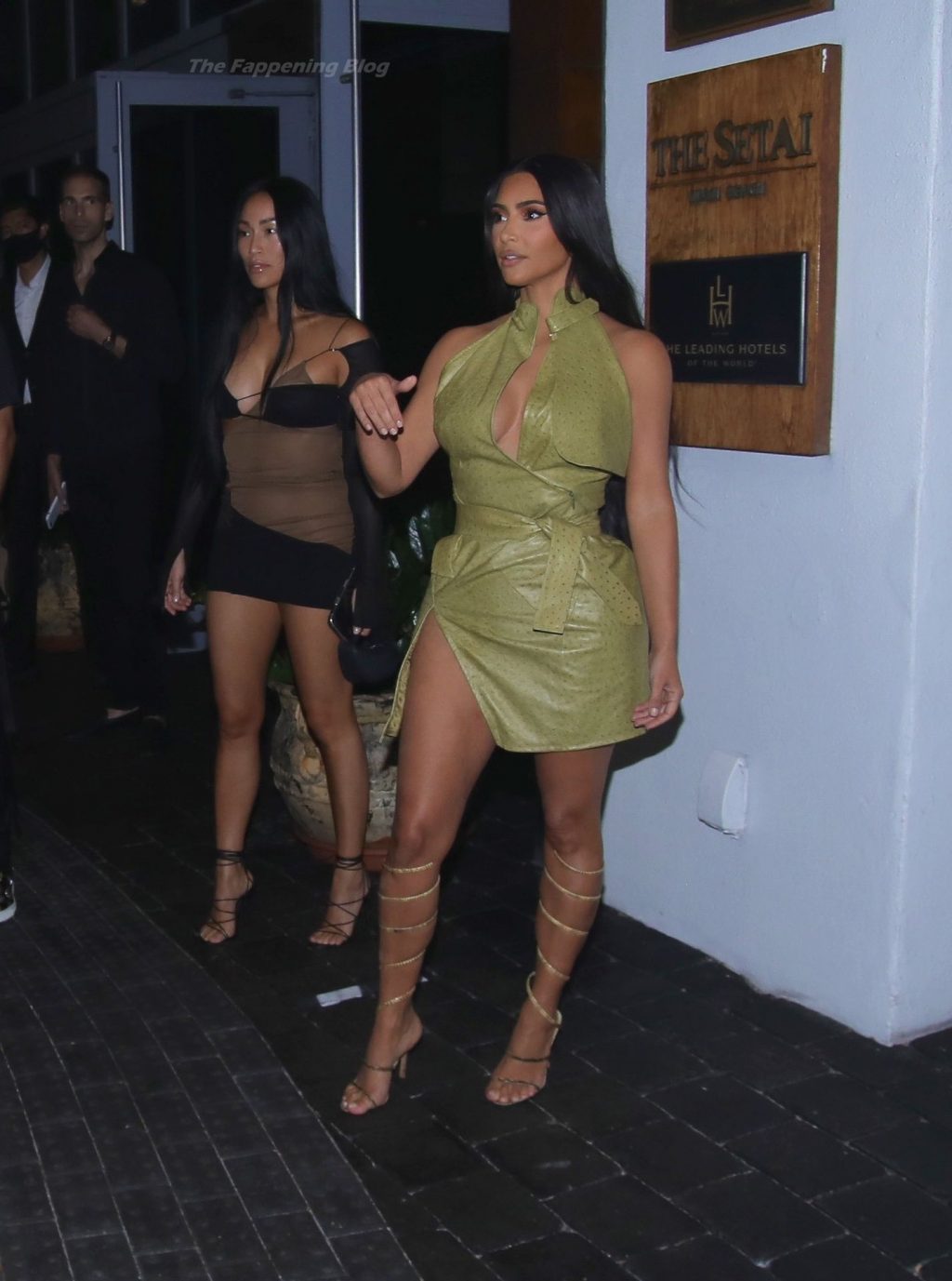 Kim Kardashian is All Smiles As She Parties with Friends in Miami (73 Photos)