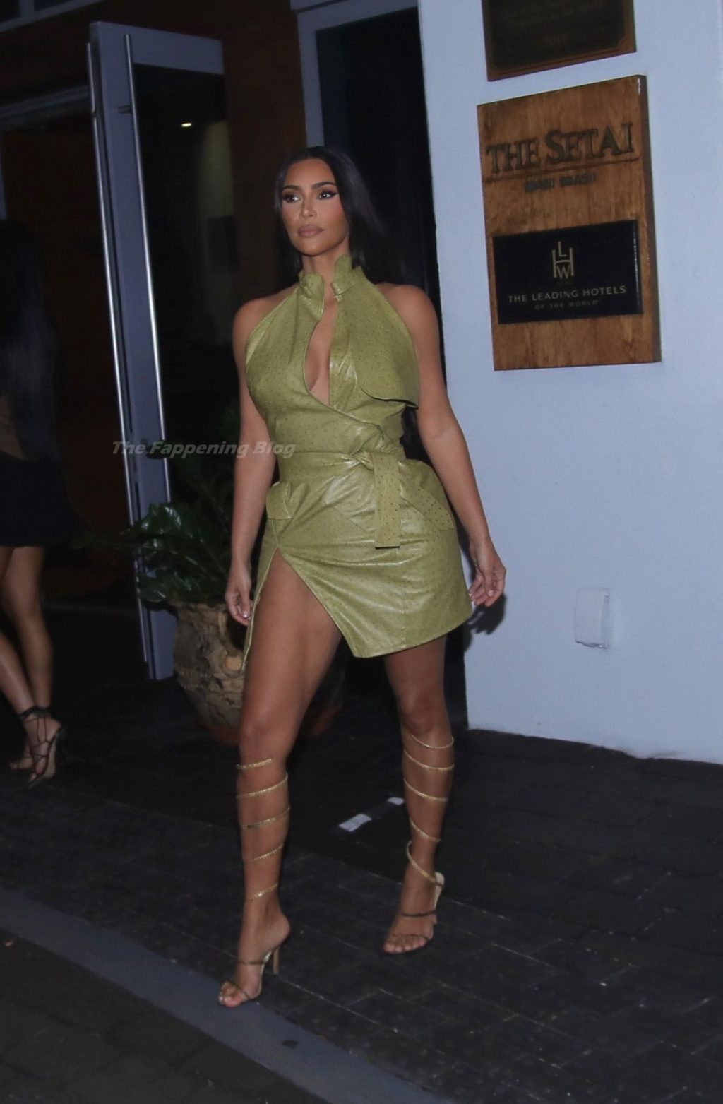 Kim Kardashian is All Smiles As She Parties with Friends in Miami (73 Photos)