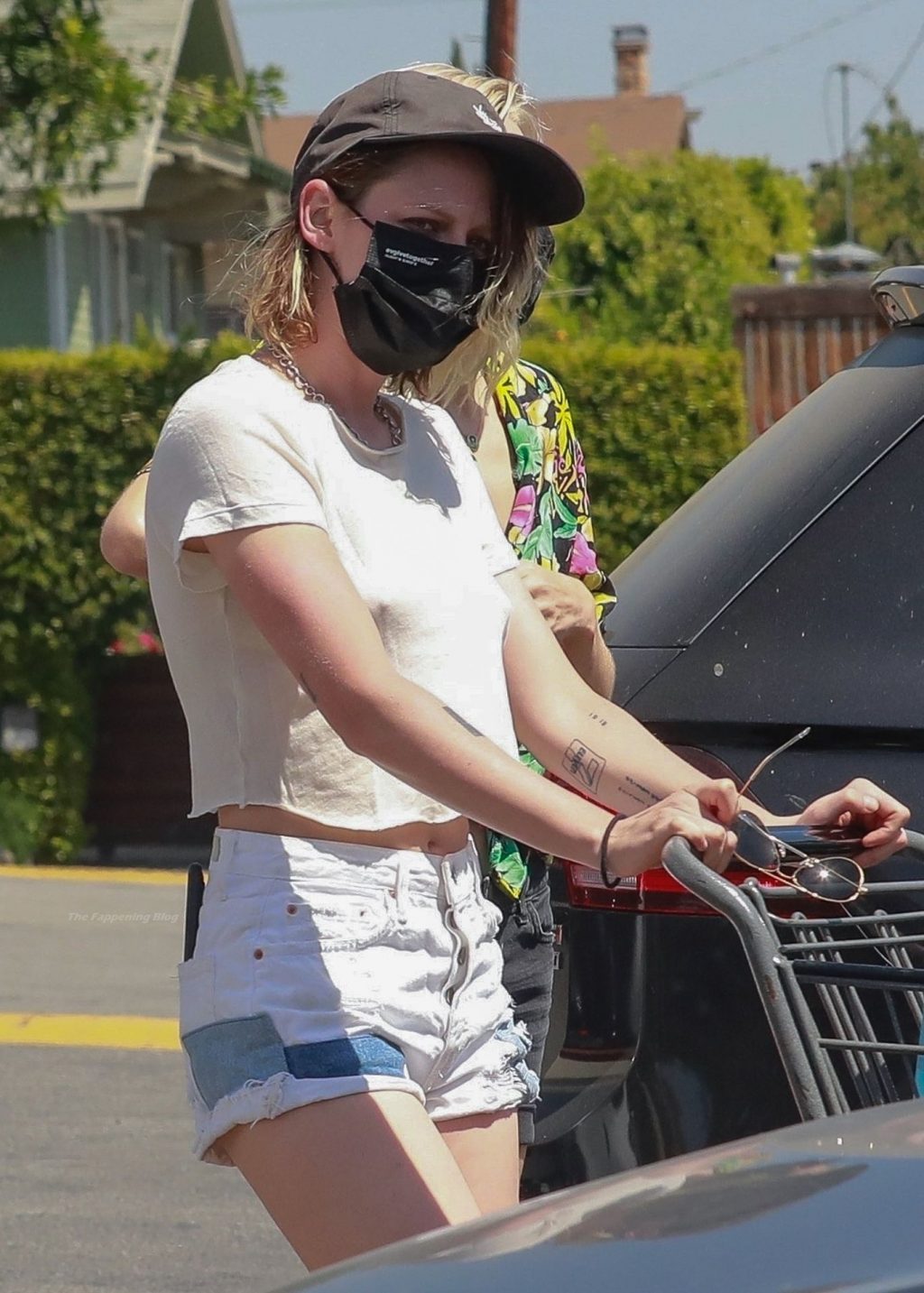 Kristen Stewart &amp; Dylan Meyer Go Grocery Shopping in Los Feliz (30 Photos)