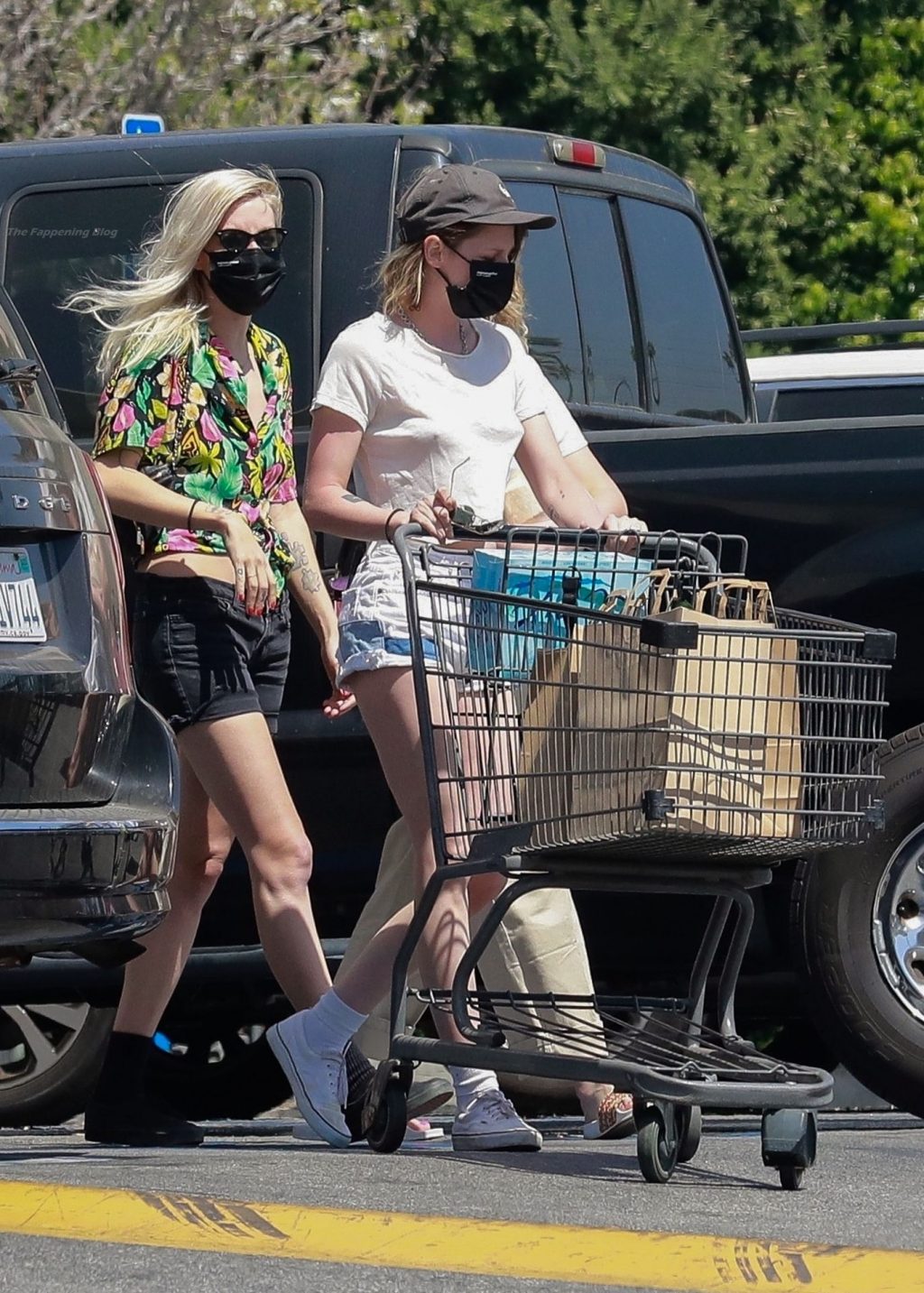 Kristen Stewart &amp; Dylan Meyer Go Grocery Shopping in Los Feliz (30 Photos)