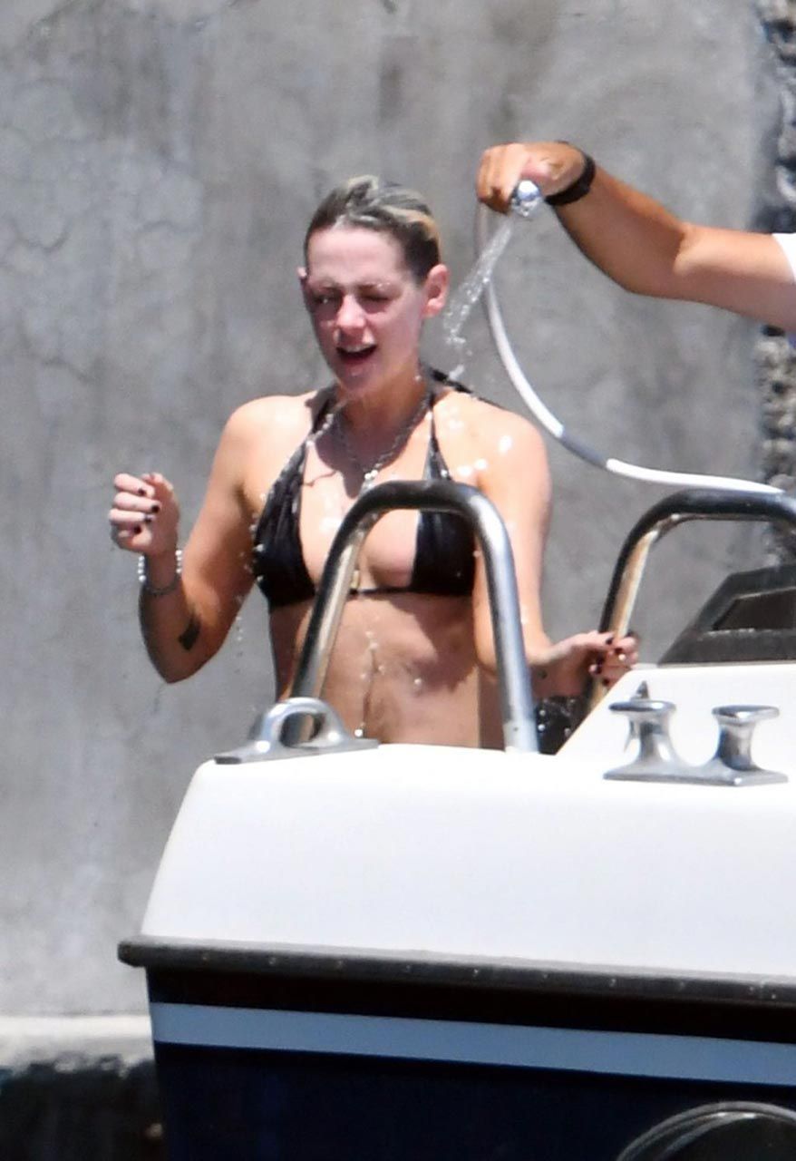 Kristen Stewart Nude LEAKED The Fappening &amp; Sexy – Part 1 (153 Photos &amp; Porn Video)