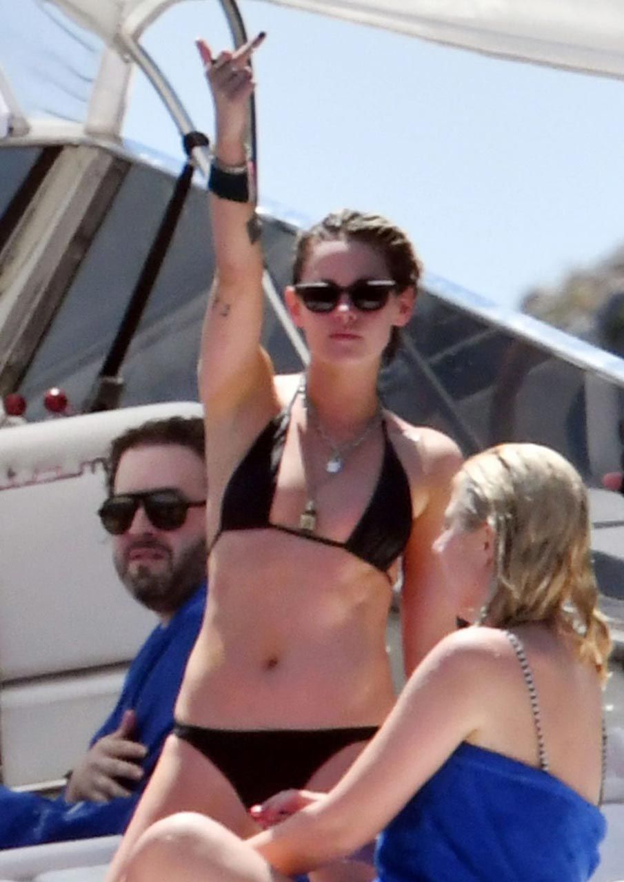 Kristen Stewart Nude LEAKED The Fappening &amp; Sexy – Part 1 (153 Photos &amp; Porn Video)