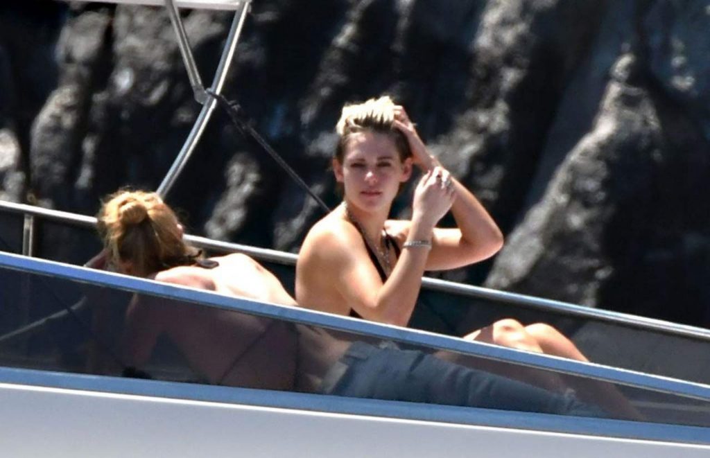 Kristen Stewart Nude LEAKED The Fappening &amp; Sexy – Part 1 (153 Photos &amp; Porn Video)