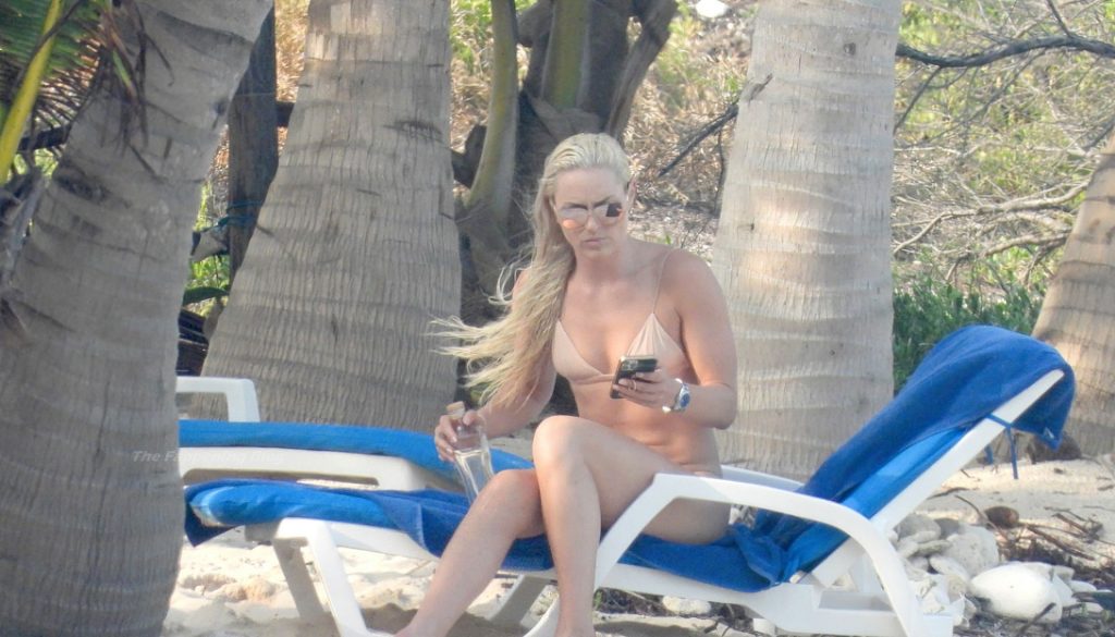 Lindsey Vonn Shows Off Her Stunning Figure on the Beach in Tulum (96 Photos)