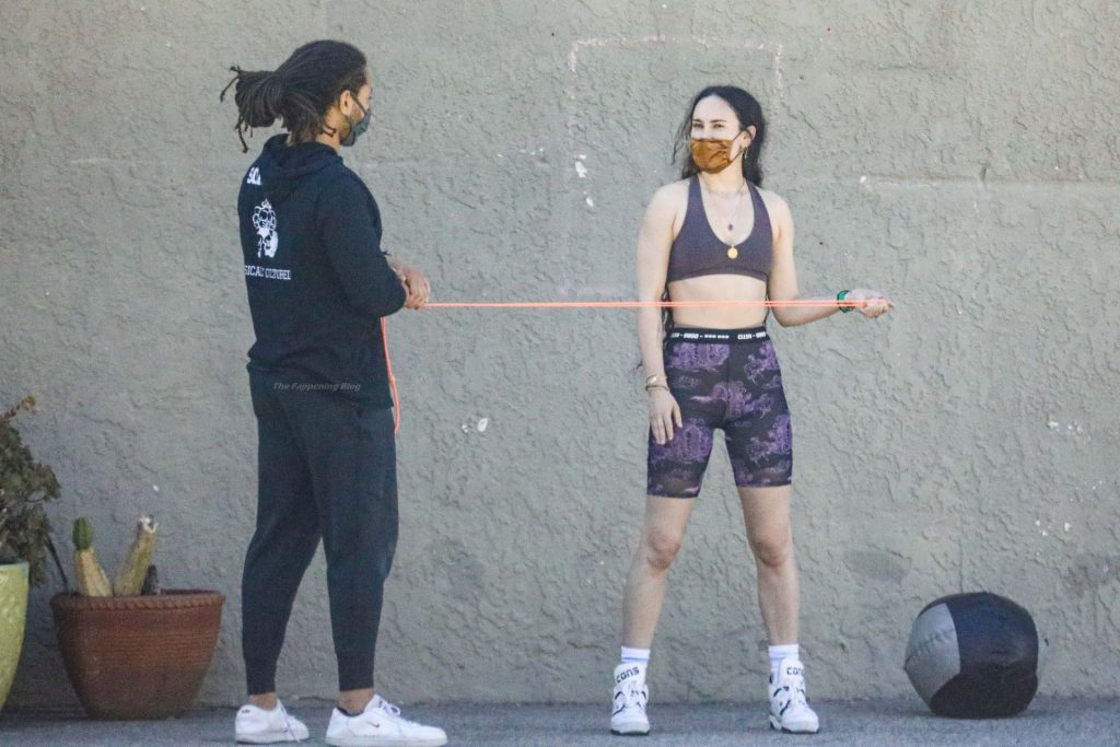 Rumer Willis Has a Strong Start To Her Week With Training Exercises Alongside a Fitness Coach (50 Photos)