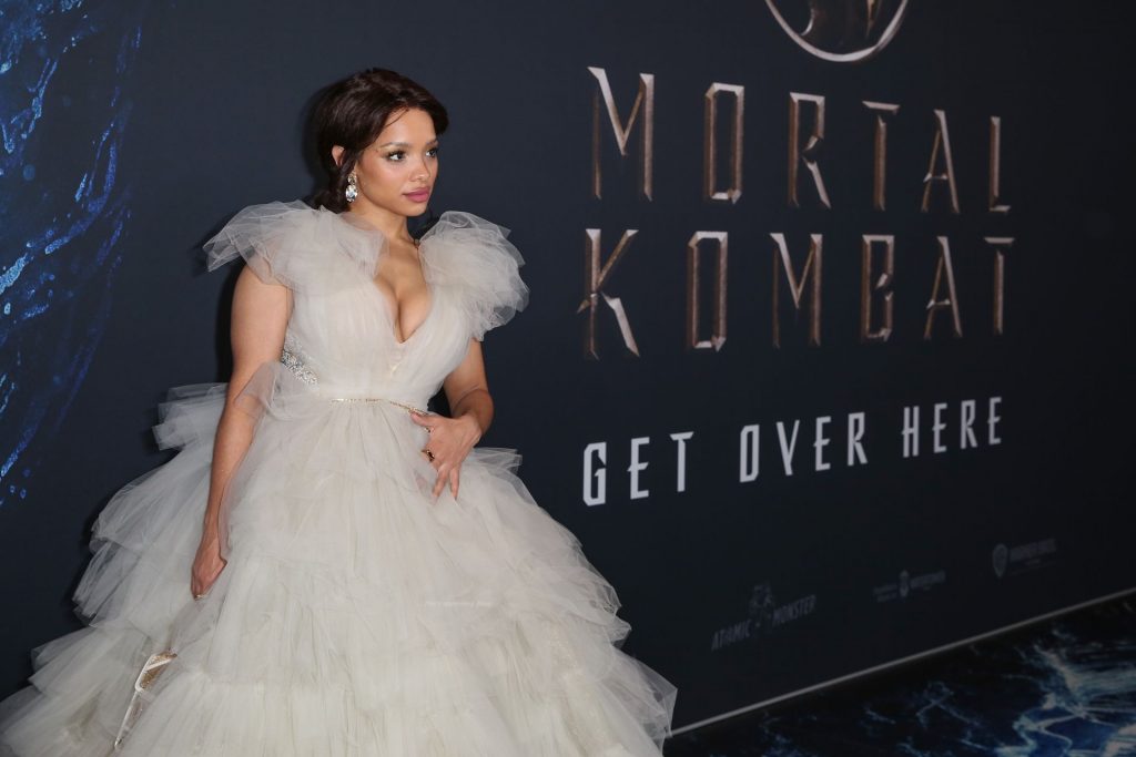 Sisi Stringer Shows Off Her Tits at the ‘Mortal Kombat’ Premiere (38 Photos)