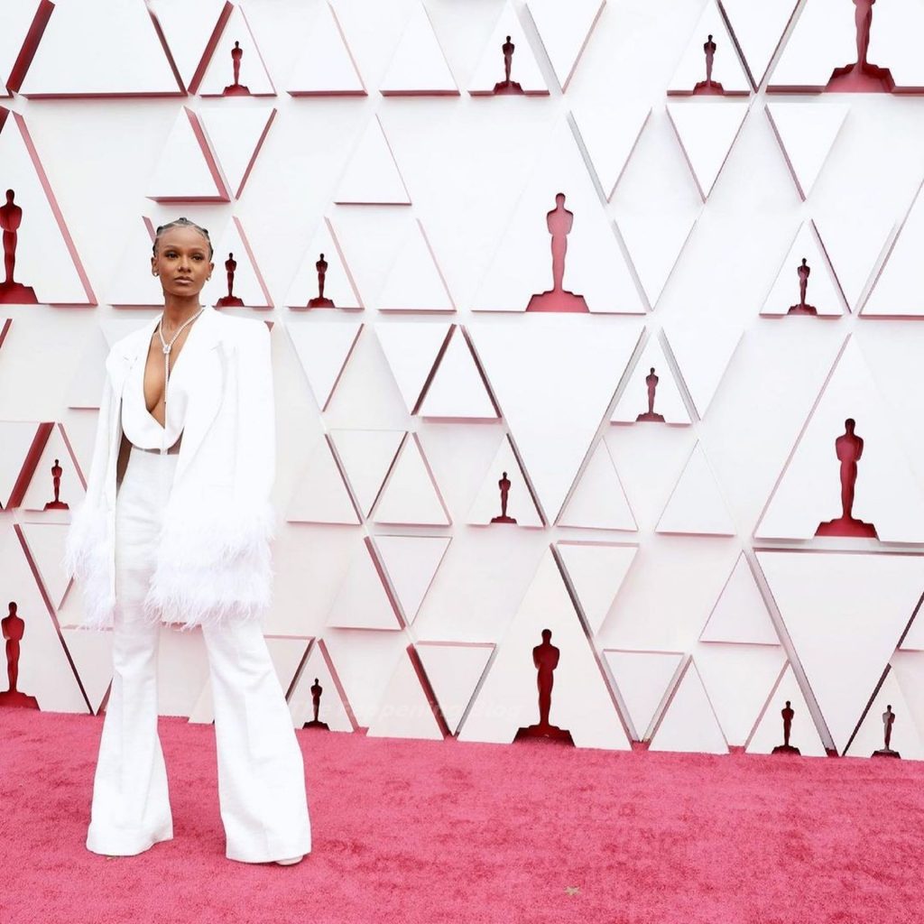 Tiara Thomas Flaunts Nice Cleavage at The 93rd Oscars (20 Photos)