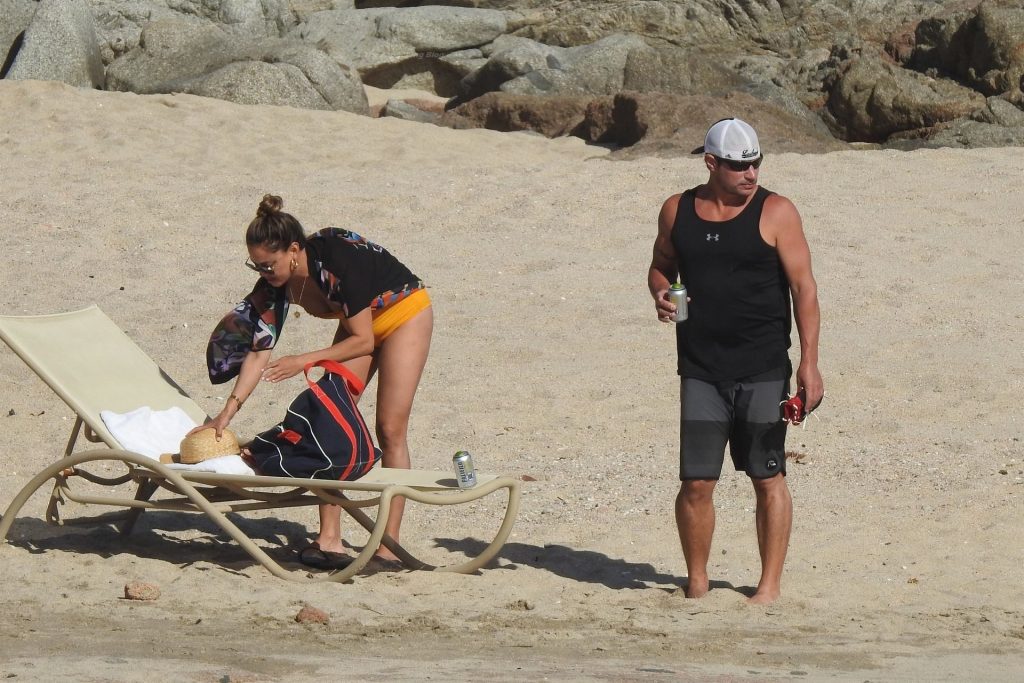 Nick Lachey &amp; Vanessa Minnillo Enjoy a Family Holiday in Cabo (23 Photos)