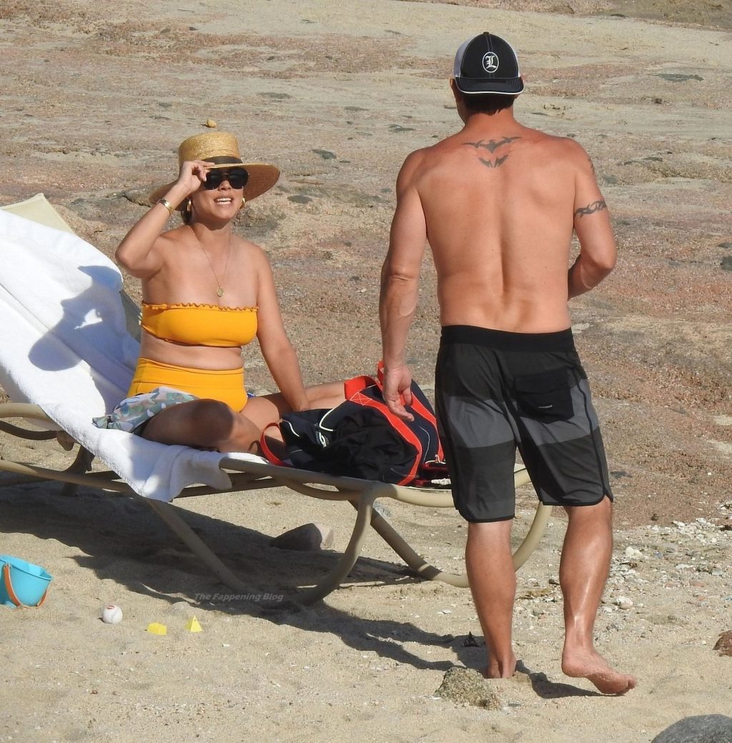 Nick Lachey &amp; Vanessa Minnillo Enjoy a Family Holiday in Cabo (23 Photos)