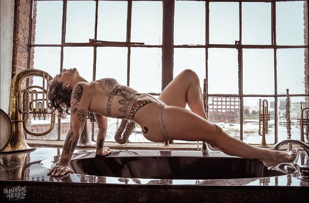Danielle Colby Nude & Sexy (66 Photos) .
