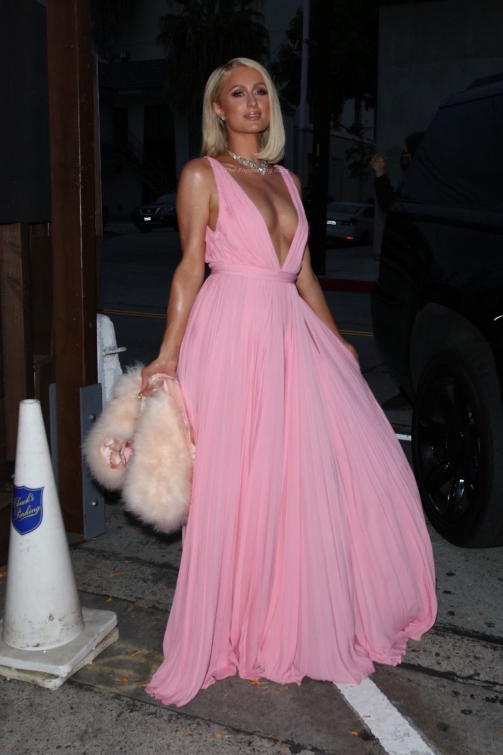 Pretty in Pink! Paris Hilton Arrives For Dinner at Craig’s in WeHo (118 Photos)