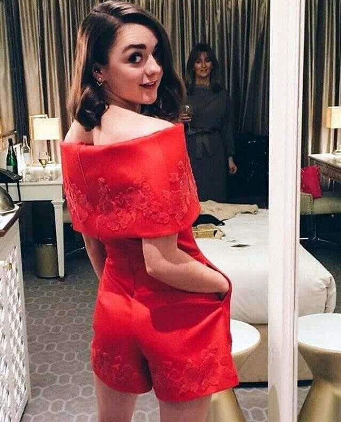 Maisie Williams Nude &amp; Hot (106 Pics &amp; Porn Video + Hot Scenes) [2021]