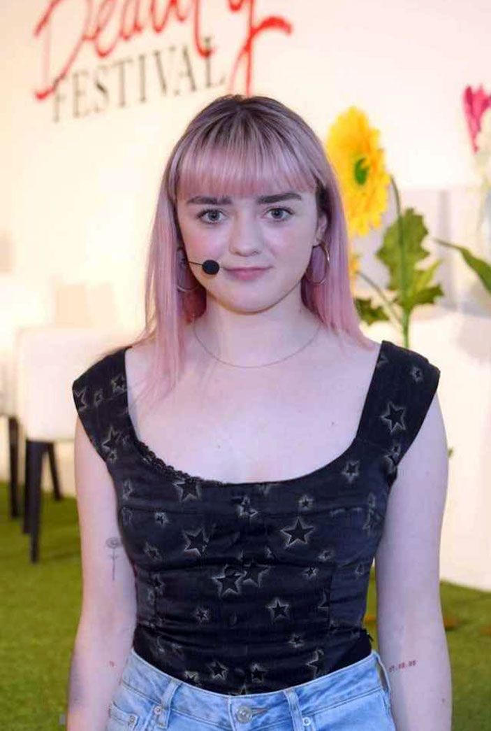 Maisie Williams Nude &amp; Hot (106 Pics &amp; Porn Video + Hot Scenes) [2021]