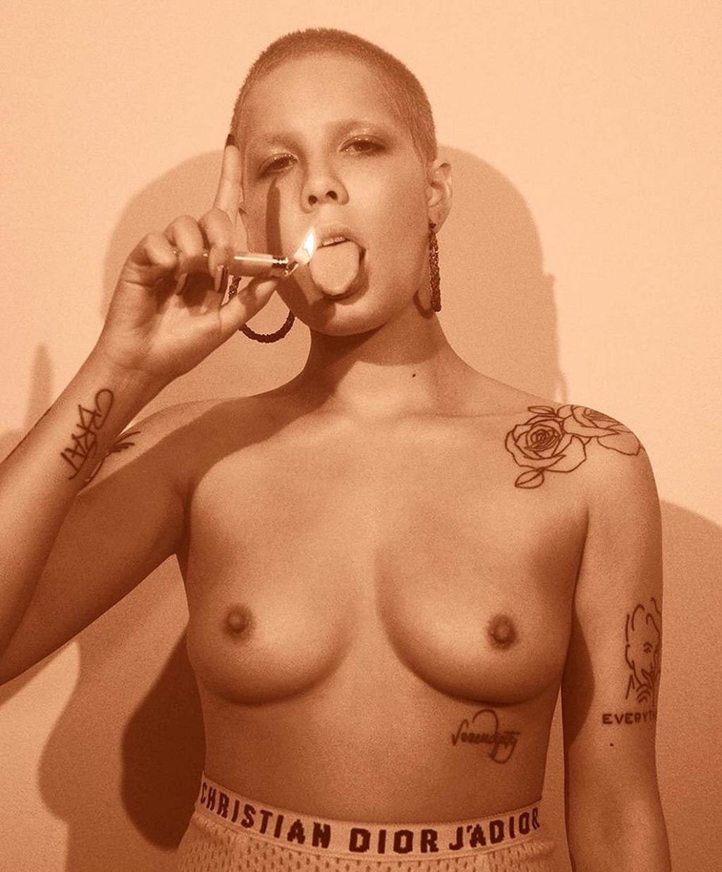 Halsey Nude and Sexy Pics.