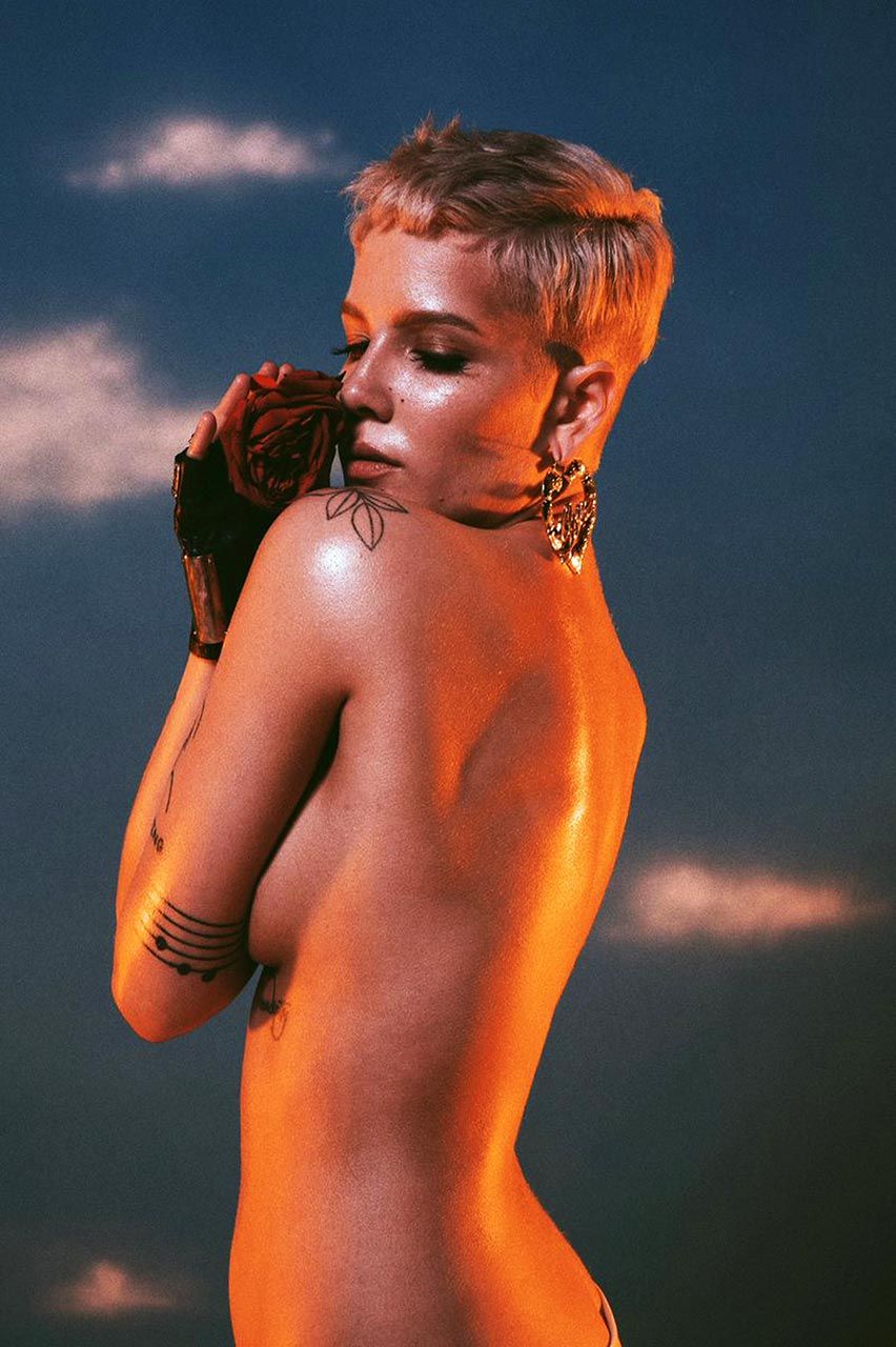 Halsey Nude and Sexy Pics.