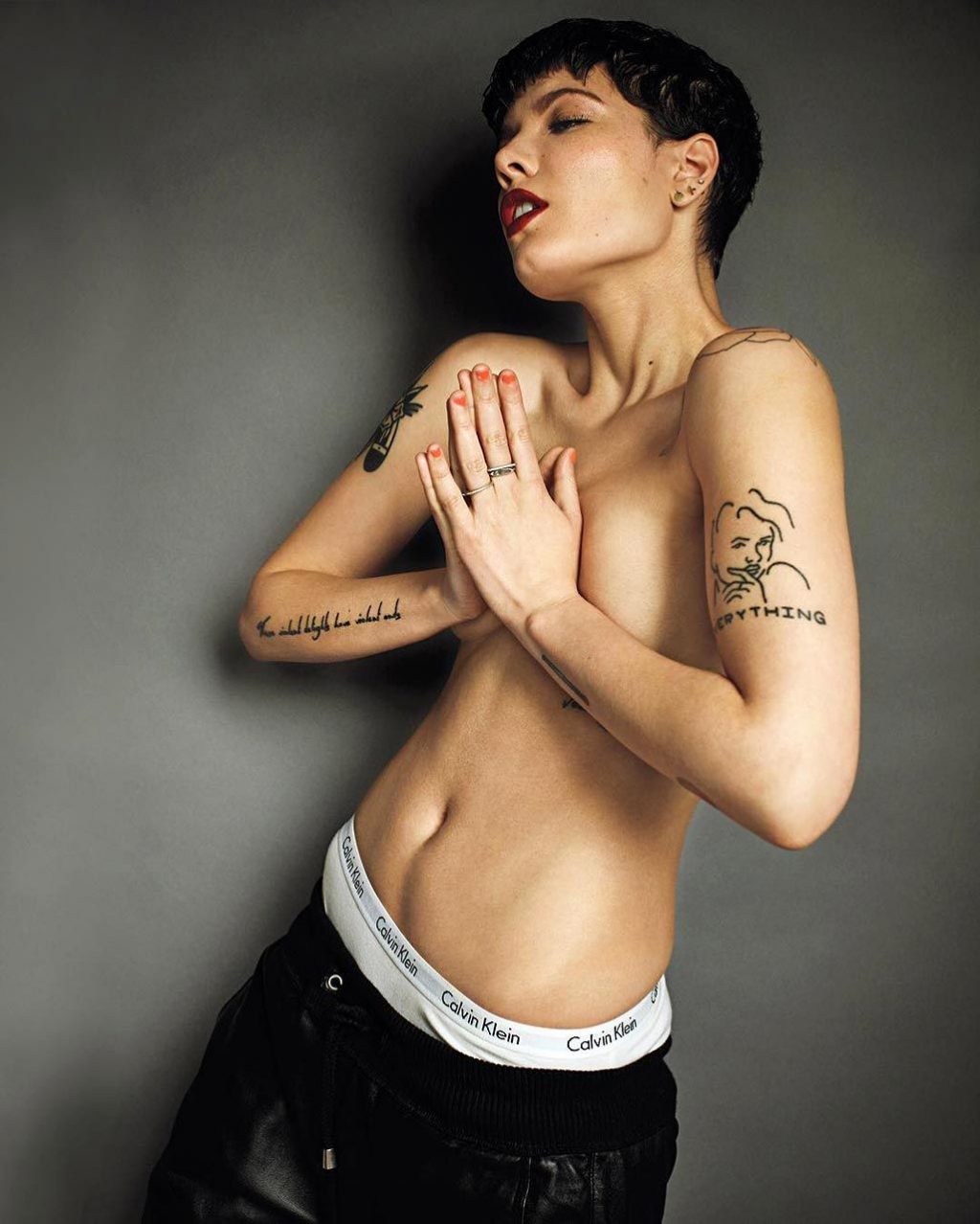 Halsey Nude and Sexy Pics.